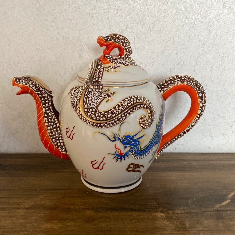 Collectable Dragon Teapot With Real Gold Details